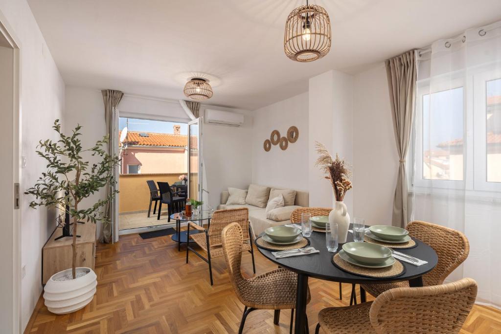 Apt Xenia Walk To Beach with Balcony - Happy Rentals