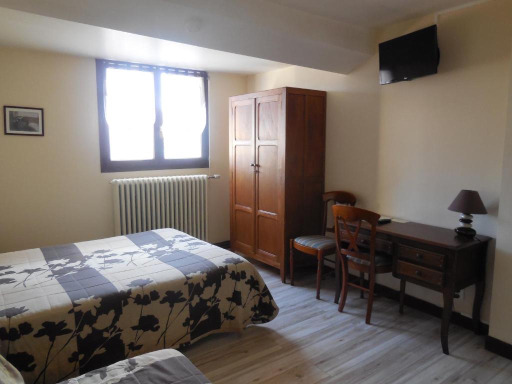 Postel nebo postele na pokoji v ubytování Hôtel le Lion d'Or