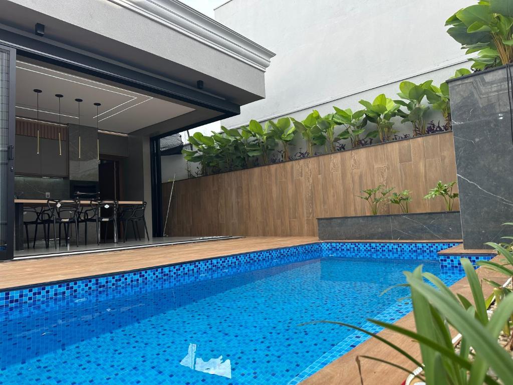 a swimming pool in the backyard of a house at Mini Palacete in Ribeirão Preto