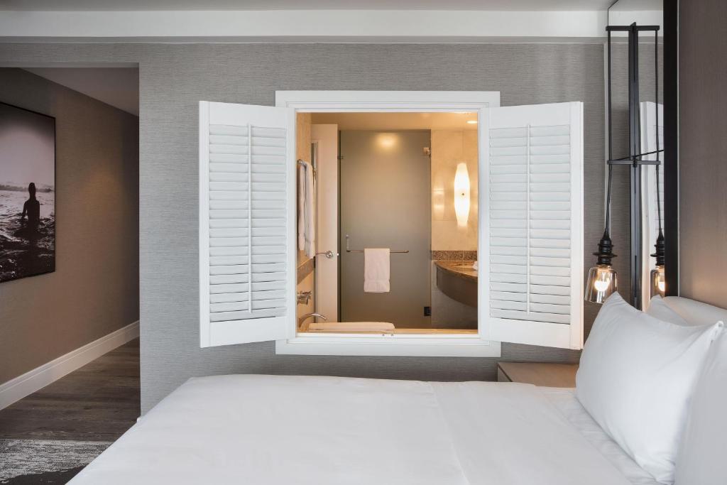 Signia by Hilton Diplomat Beach Resort photo