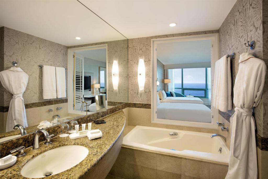 Signia by Hilton Diplomat Beach Resort photo