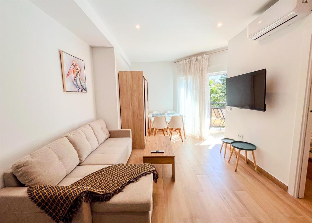 Skol 231 - Studio at Skol Building in Marbella centre with sea views