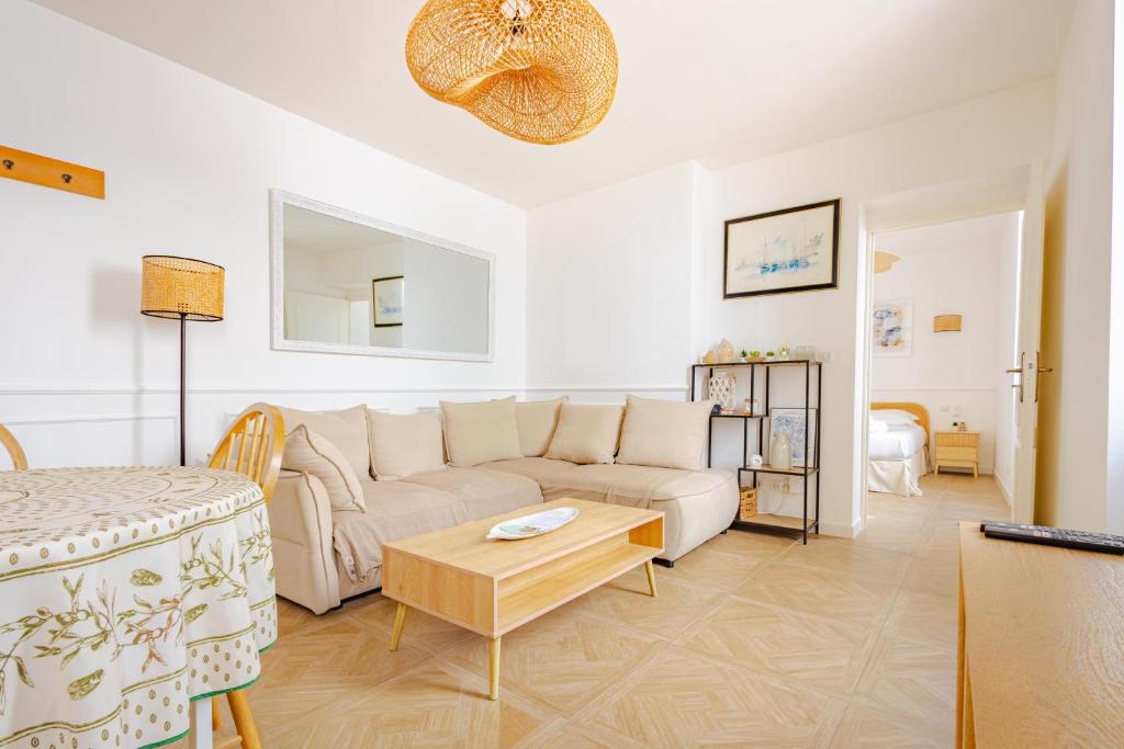 FERSEN Superb Mediterranean style apartment in heart of Old Antibes