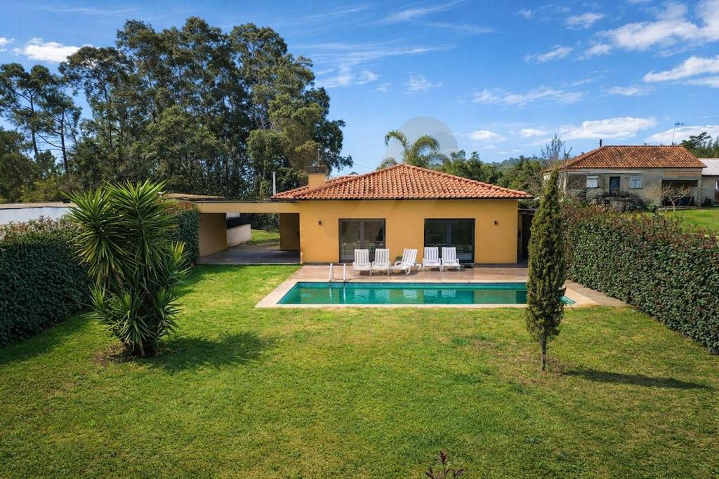 Stunning Villa with Pool and Garden