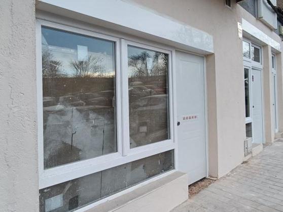 a white building with a window and a door at Céntrico apartamento en Valdemoro in Valdemoro