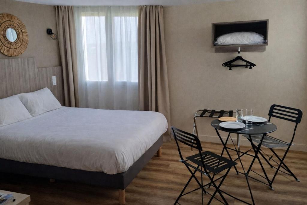 Kyriad Angoulême Nord Champniers- Hôtel & Résidence - 高级四人间 - 带沙发床和小厨房
