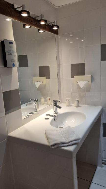 Kyriad Angoulême Nord Champniers- Hôtel & Résidence - Habitación Cuádruple