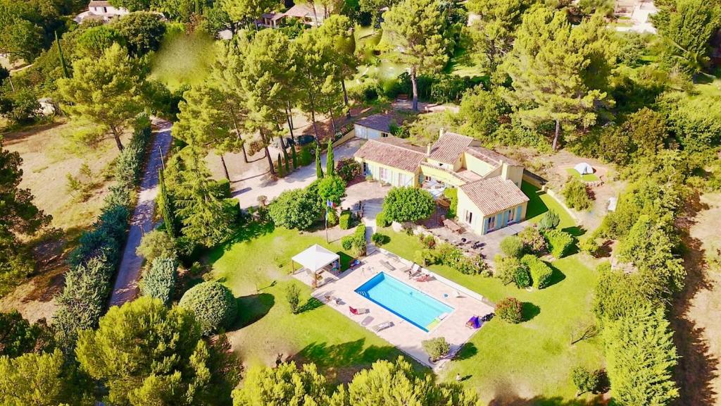 AgarrusRentals or Agarrus Aix, Villa for 8 People Heated Pool