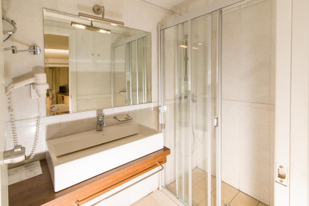 Antinea Suites Hotel & Spa - 带有私人室外浴缸的初级套房