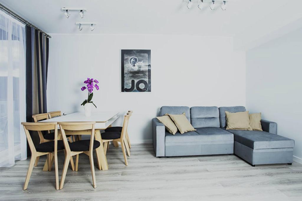 Holidays Home Apartamenty Chmielna - Two-Bedroom Apartment With Balcony