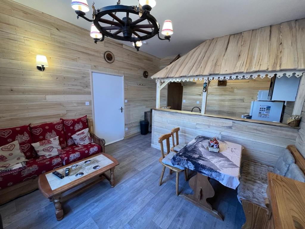 a living room with a couch and a table at Les Roitelets "MONTAGNARD" - Appartement T2 avec Mezzanine - Thème Montagne - Entièrement NEUF - Classé 3 étoiles - Proche Centre-ville & Thermes - Ménage et Linge de maison INCLUS in La Bourboule
