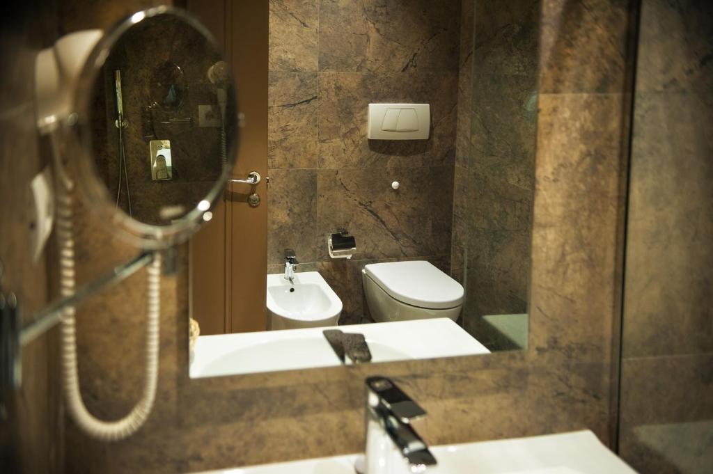 Et bad på Mondial Hotel