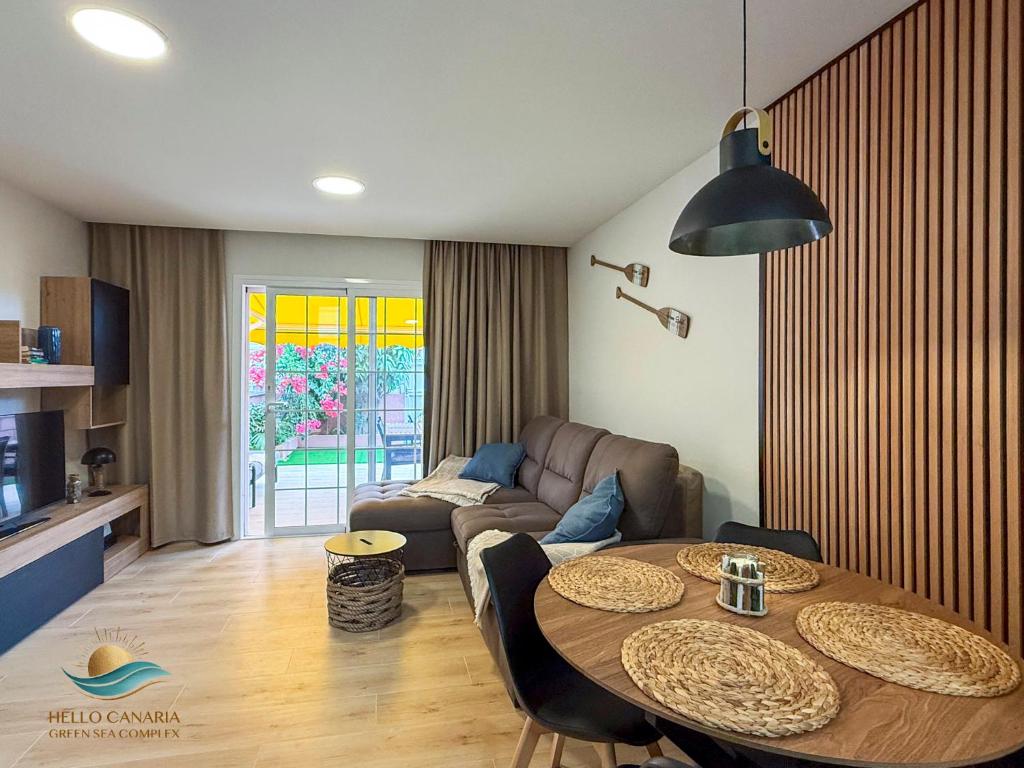 Hello Canaria