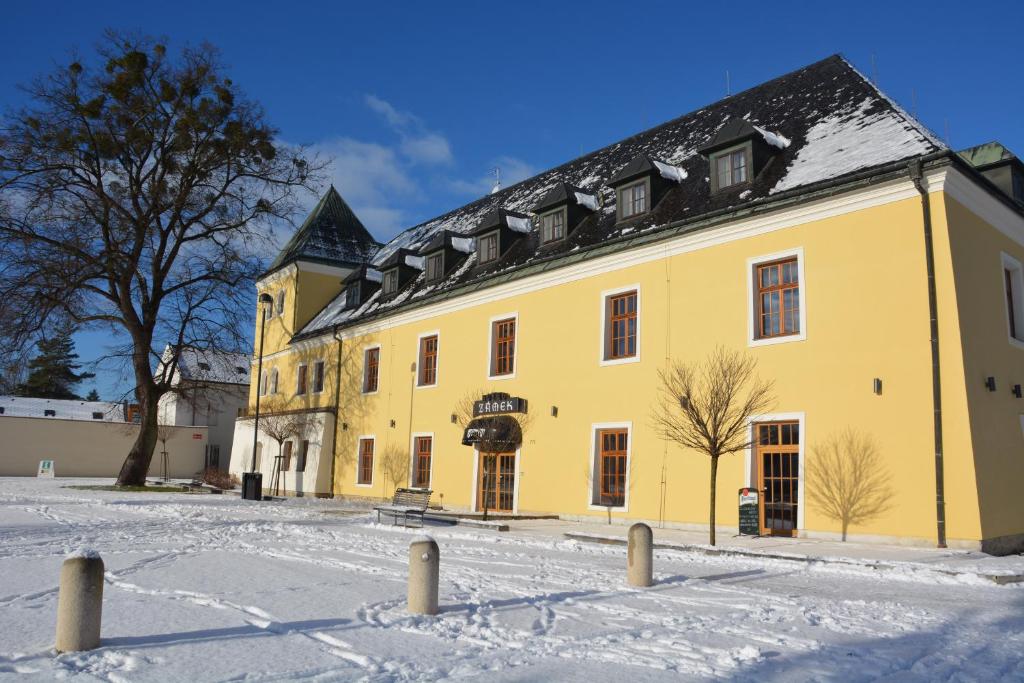 Hotel Zámek Velká Bystřice v zimě
