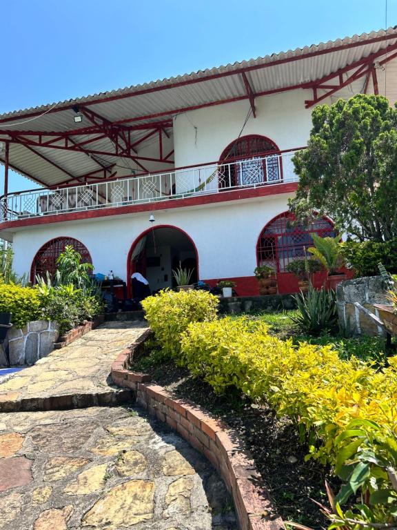 a building with a balcony and a walkway at Finca Dinastia in Fusagasuga