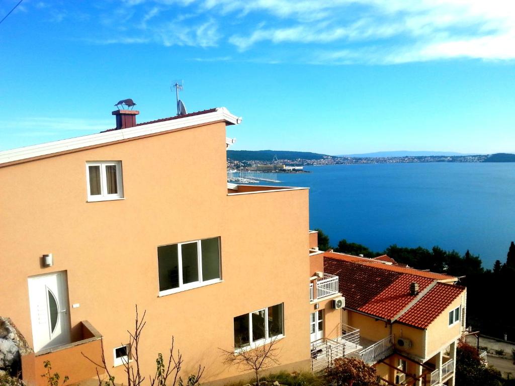 Apartments with parking space Seget Donji, Trogir - 18188
