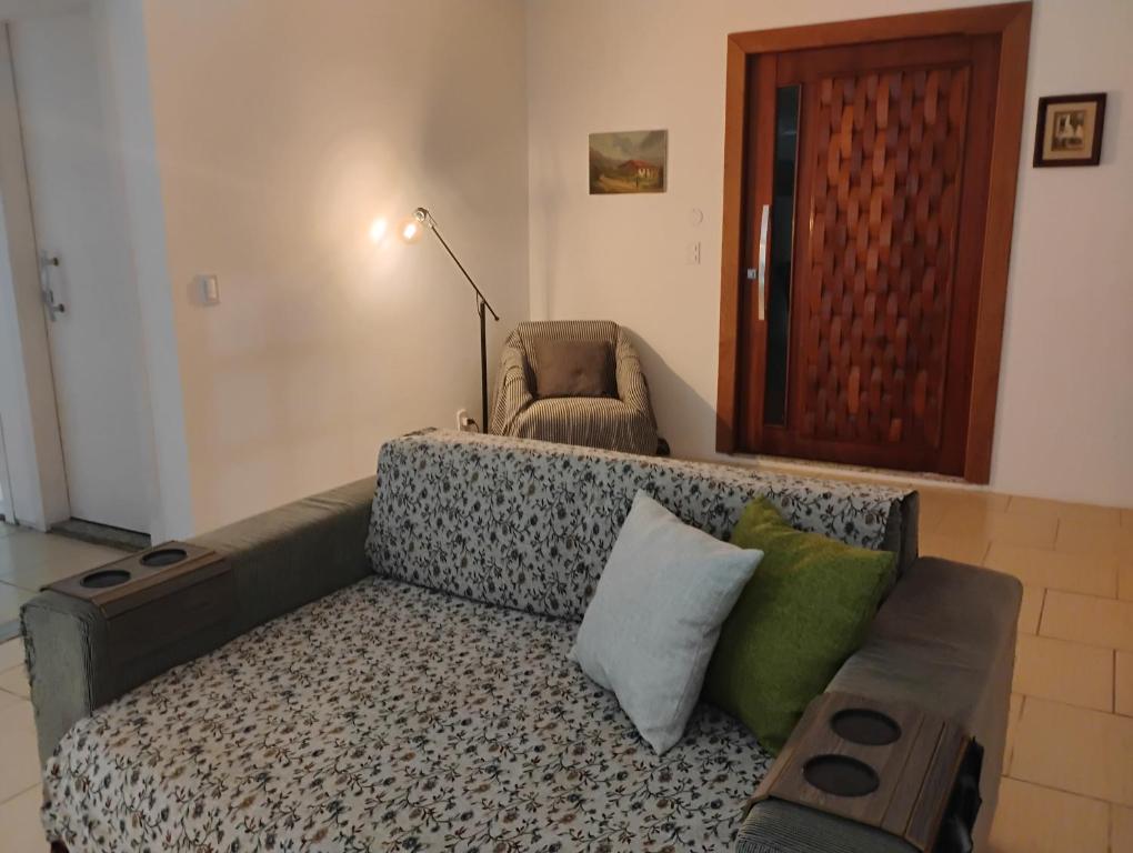 a living room with a couch and a chair at Casa Tia Celinha e Cafeteria in Teresópolis