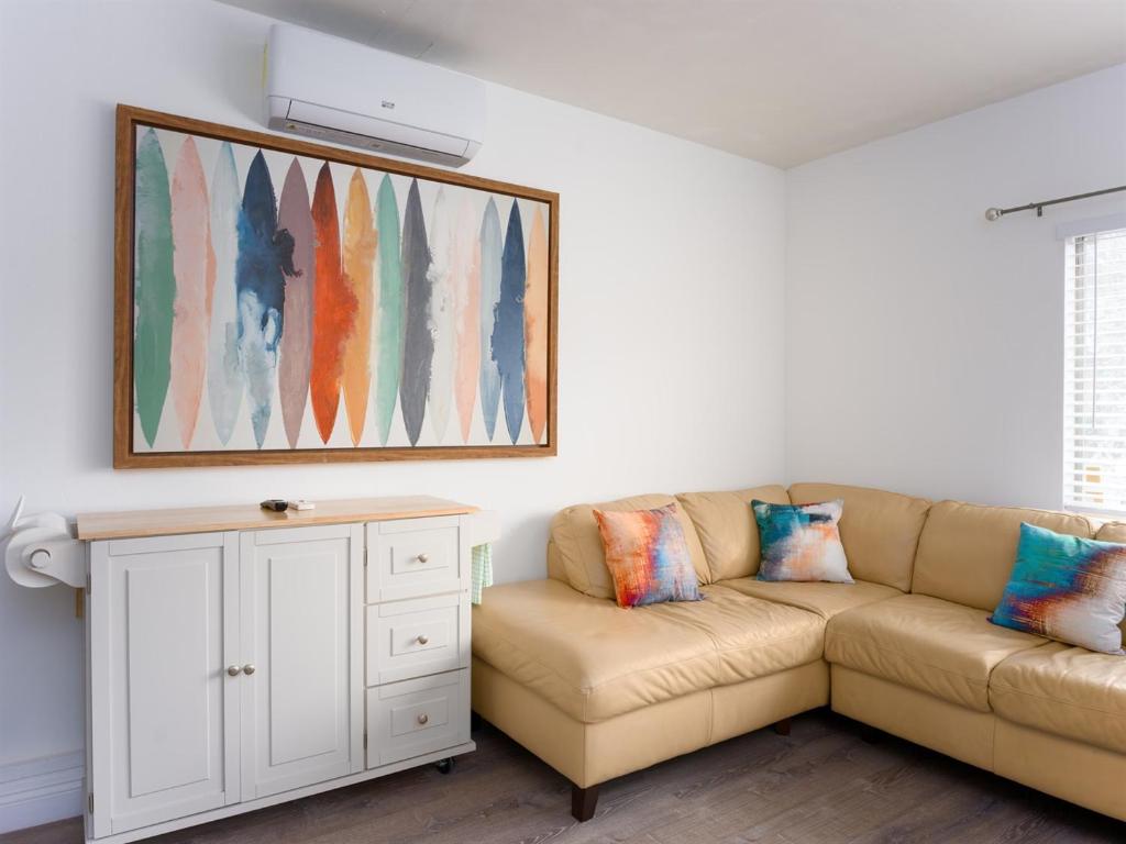 a living room with a couch and a painting on the wall at Private 1BR w Yard & King Bed Simi Valley in Simi Valley
