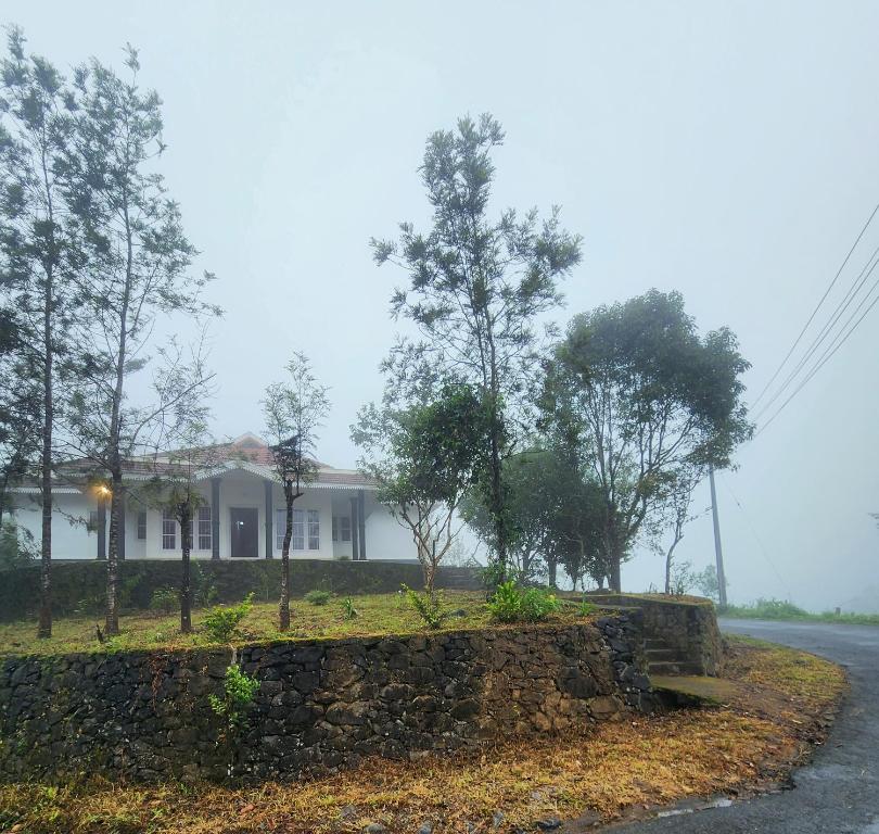 a house on the side of the road at Lakeview Meadows in Vagamon