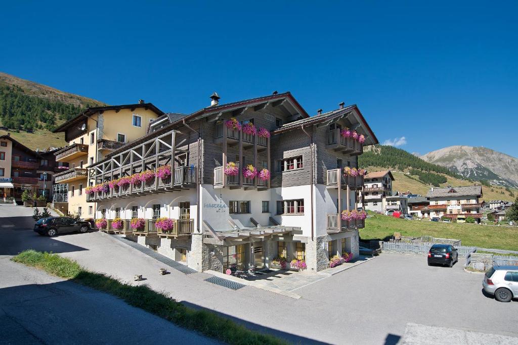 Nespecifikovaný výhled na hory nebo výhled na hory při pohledu z hotelu