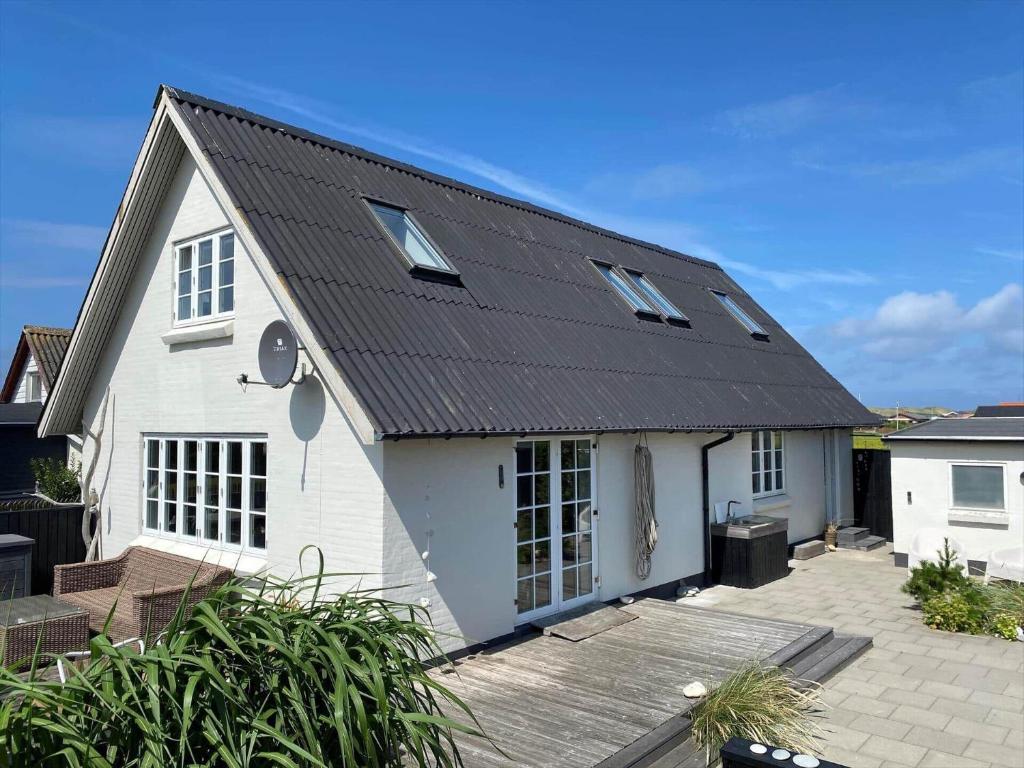 a white house with a black roof at 70222-Ulfborg-Jagtvejen-8 in Ulfborg