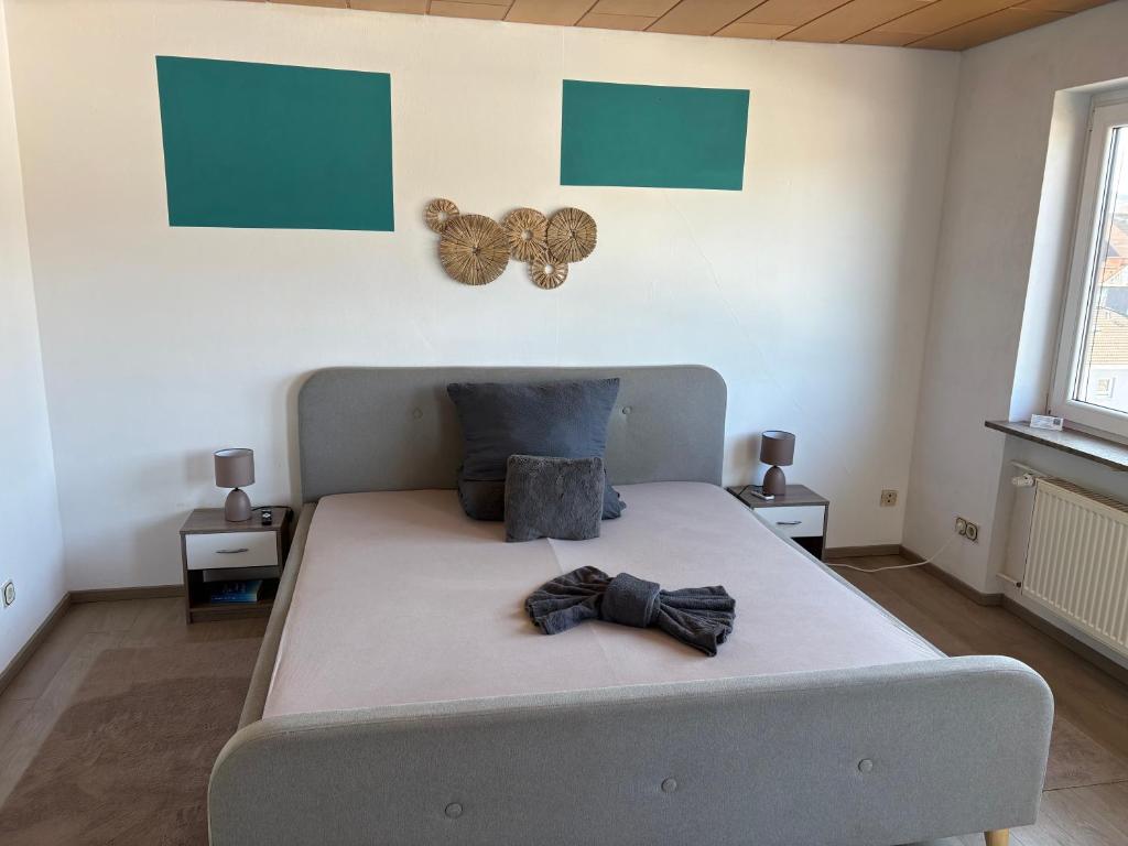 a couch with a tie on it in a room at Steffies Apartment two in Idstein