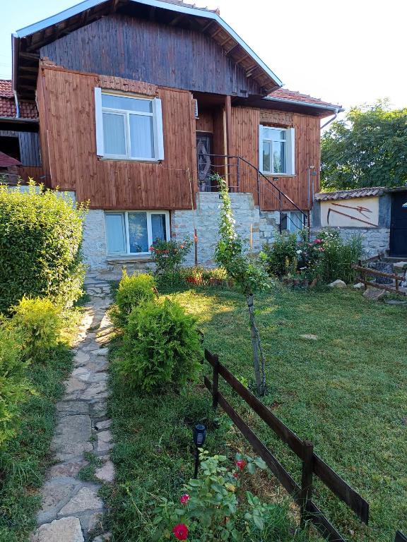 Вила Нина в Крамолин - 