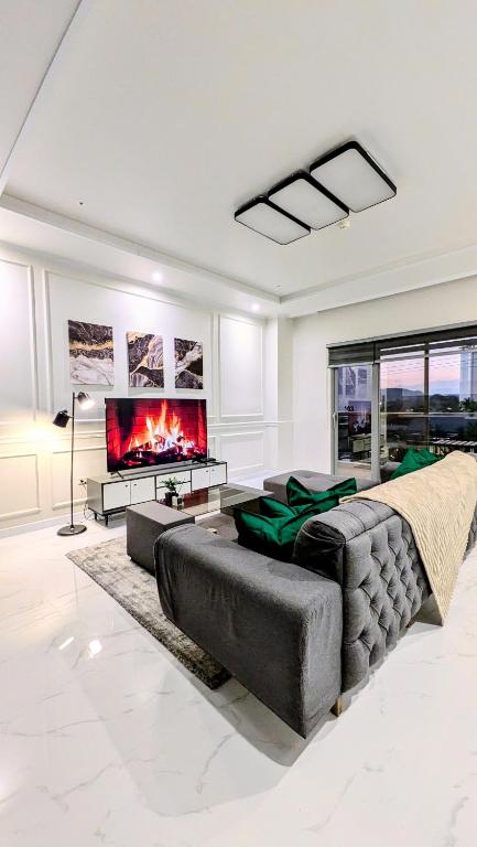 a living room with a couch and a fireplace at Cozy Clark Stay 3BR Condo in Clark