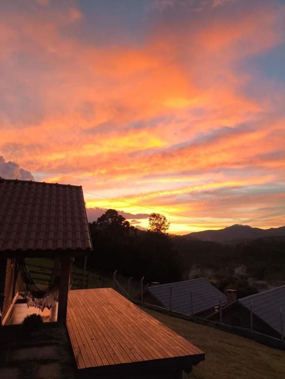 a view of a sunset from the roof of a house at Pousada Solard'isabell in Monte Verde
