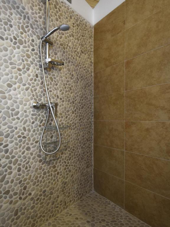 Un baño de Apartamentos La Rocanda