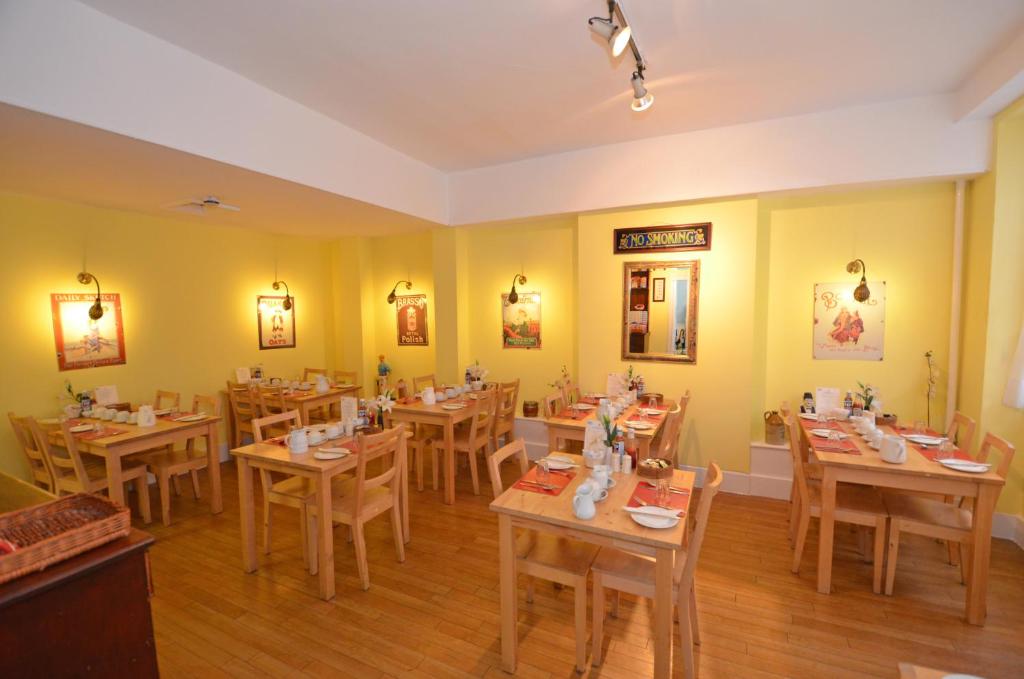 Restaurace v ubytování Parkwood Hotel