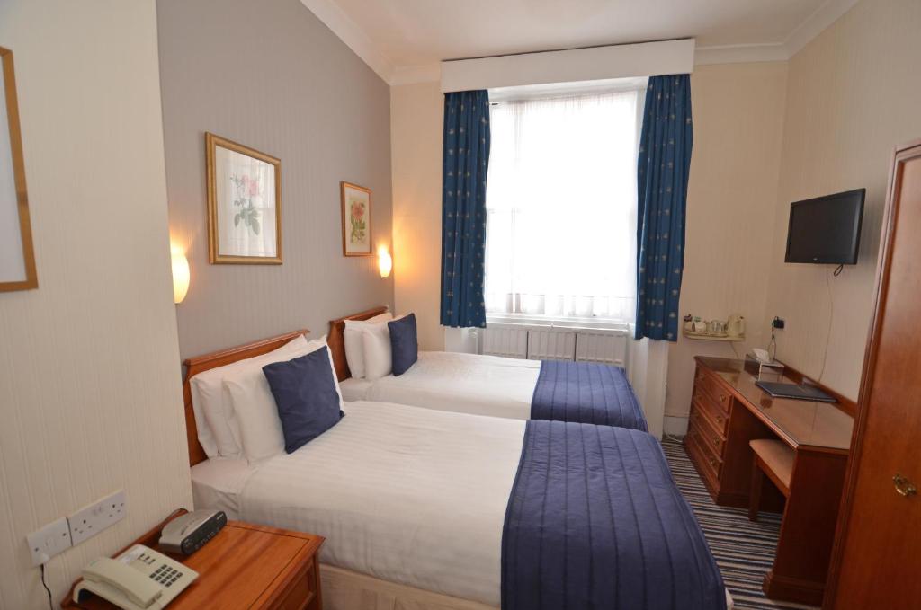 Postel nebo postele na pokoji v ubytování Parkwood Hotel