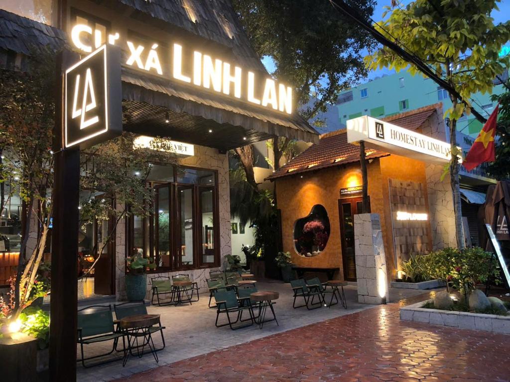 a building with a sign that reads xa lilian at Linh Lan Homestay in Phan Thiet