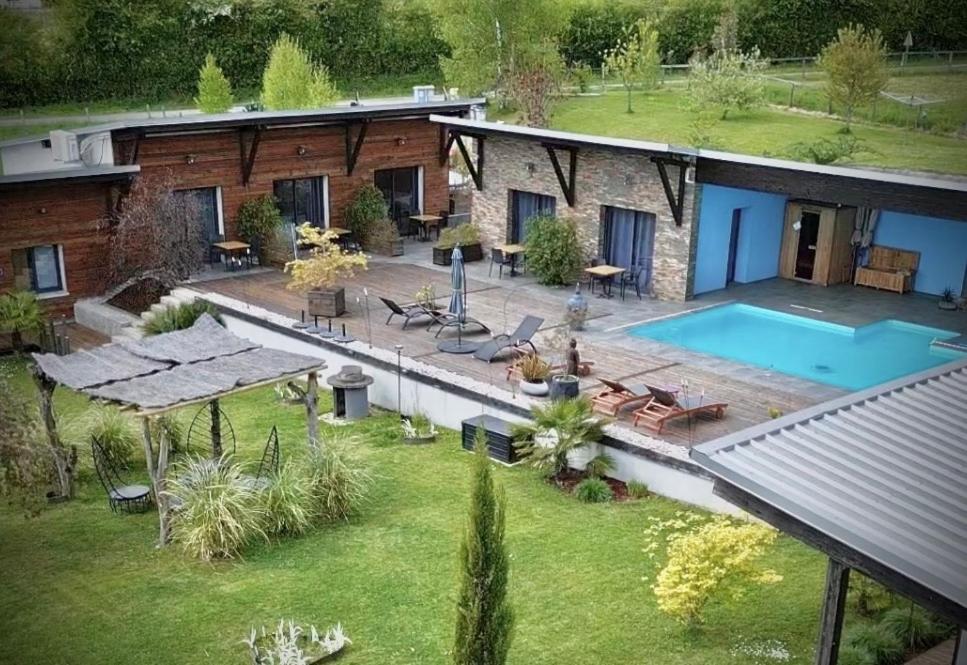 an aerial view of a house with a swimming pool at Gîtes de cahuzac in Dampierre