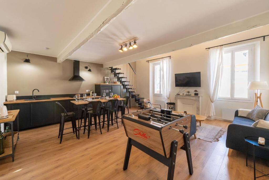 RARE ! Stylish duplex in the heart of downtown Cannes