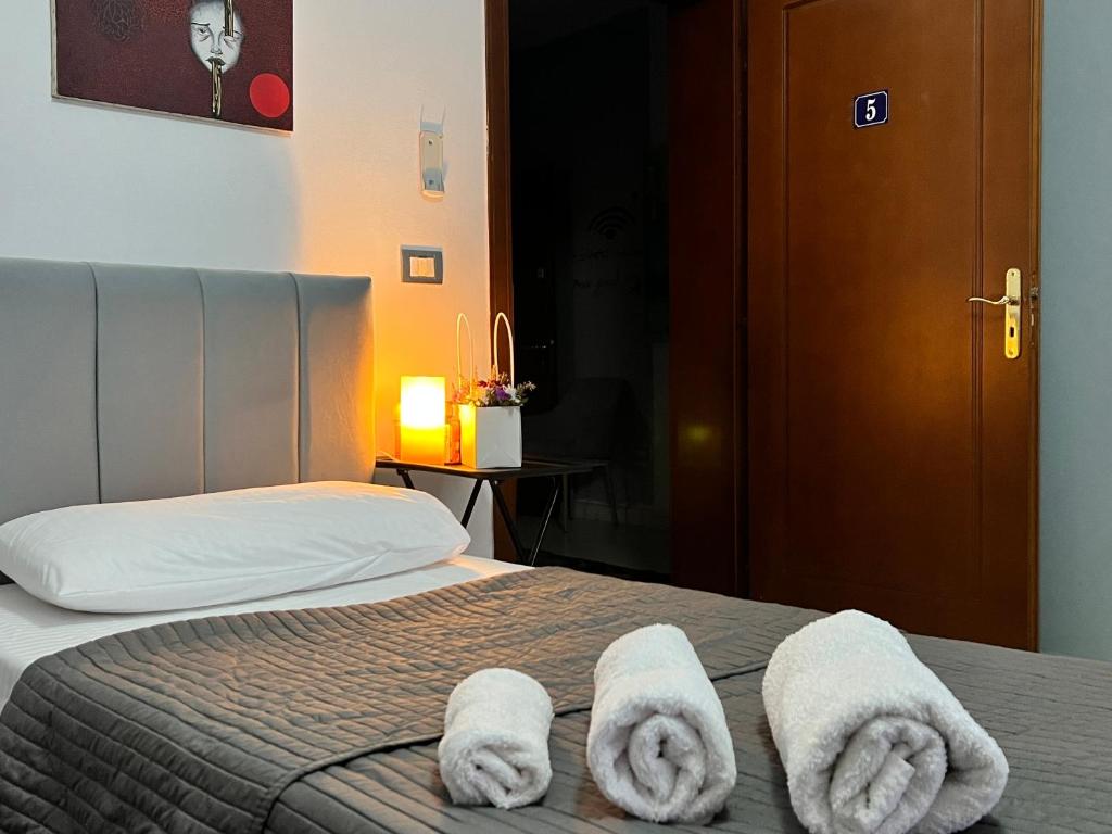 Host Apartment 5