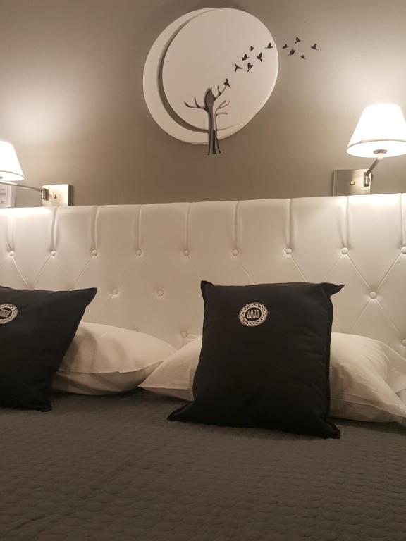 Postel nebo postele na pokoji v ubytování Dodo Suites