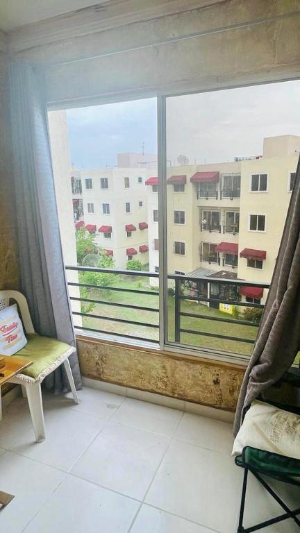 a window in a room with a view of a building at Apartment in a comfortable and quiet area in Pantoja