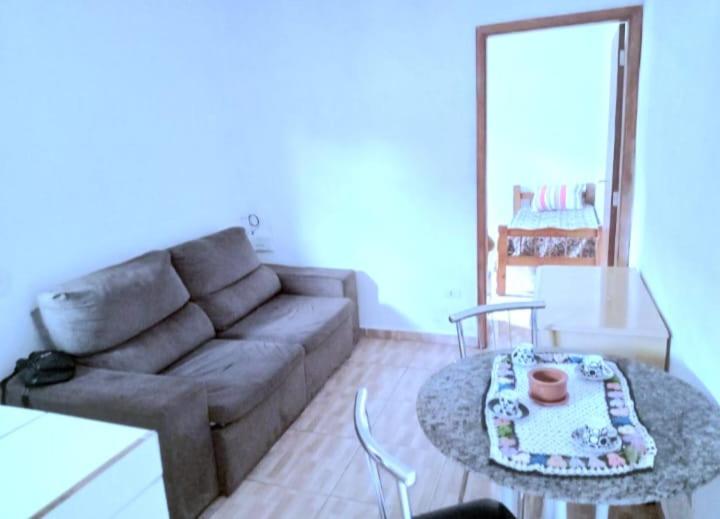a living room with a couch and a table at Casa independente e espaçosa em Poços de caldas in Poços de Caldas