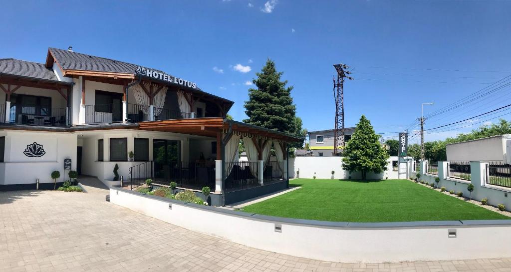 a house with a green lawn in front of it at Lotus House in Hermina-major