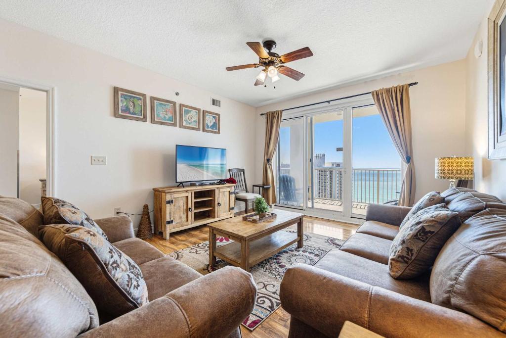 17th-floor beachfront condo with ocean & Gulf views pool gym balcony, Destin, FL