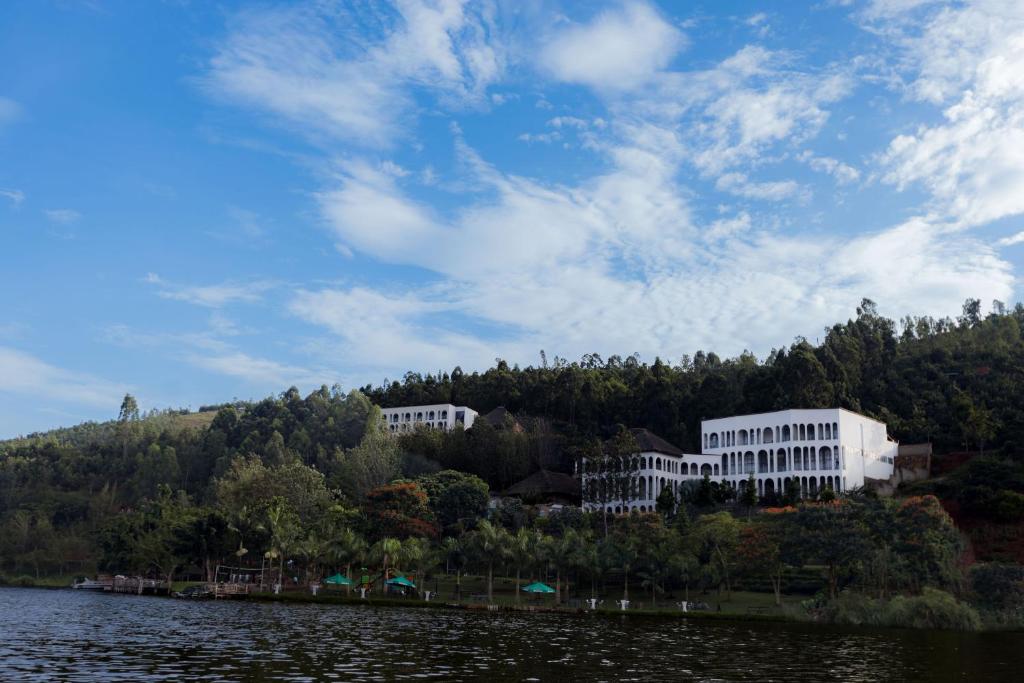 Kingfisher by the Green Resort