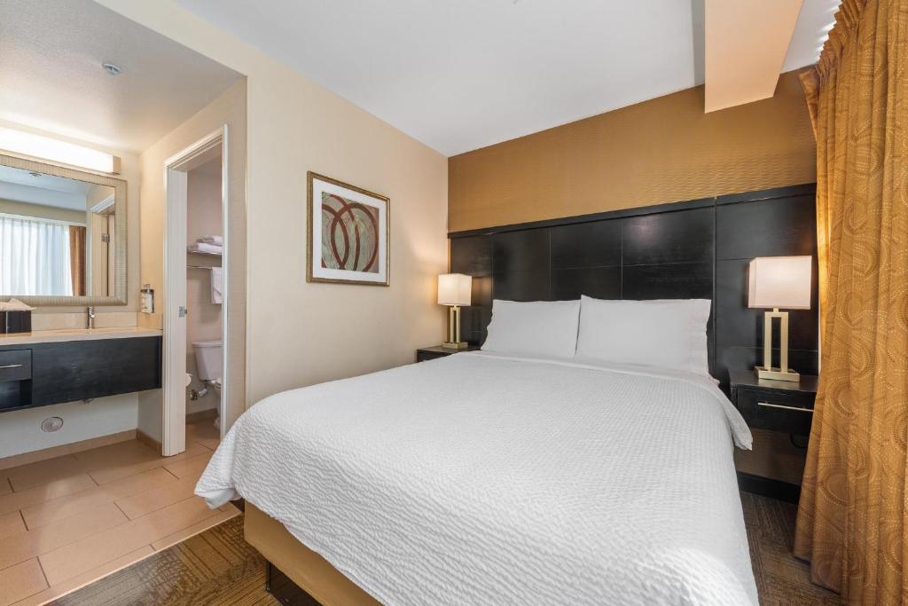 Staybridge Suites Denver Downtown, an IHG Hotel - 