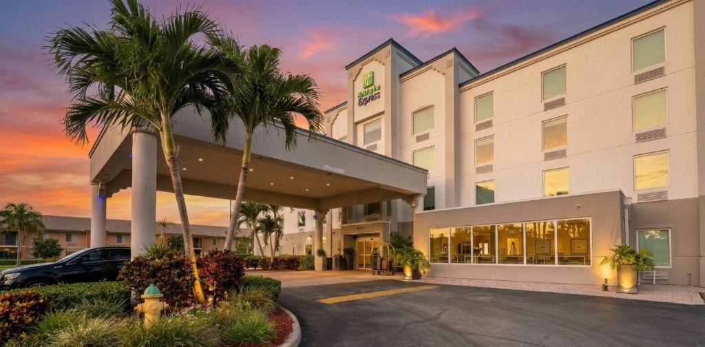 a rendering of the front of a hotel at Holiday Inn Express Hotel & Suites Cocoa Beach by IHG in Cocoa Beach