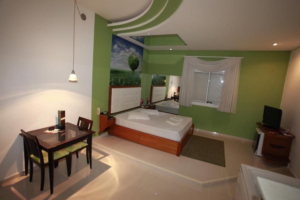  Liverpool Hotel & Motel