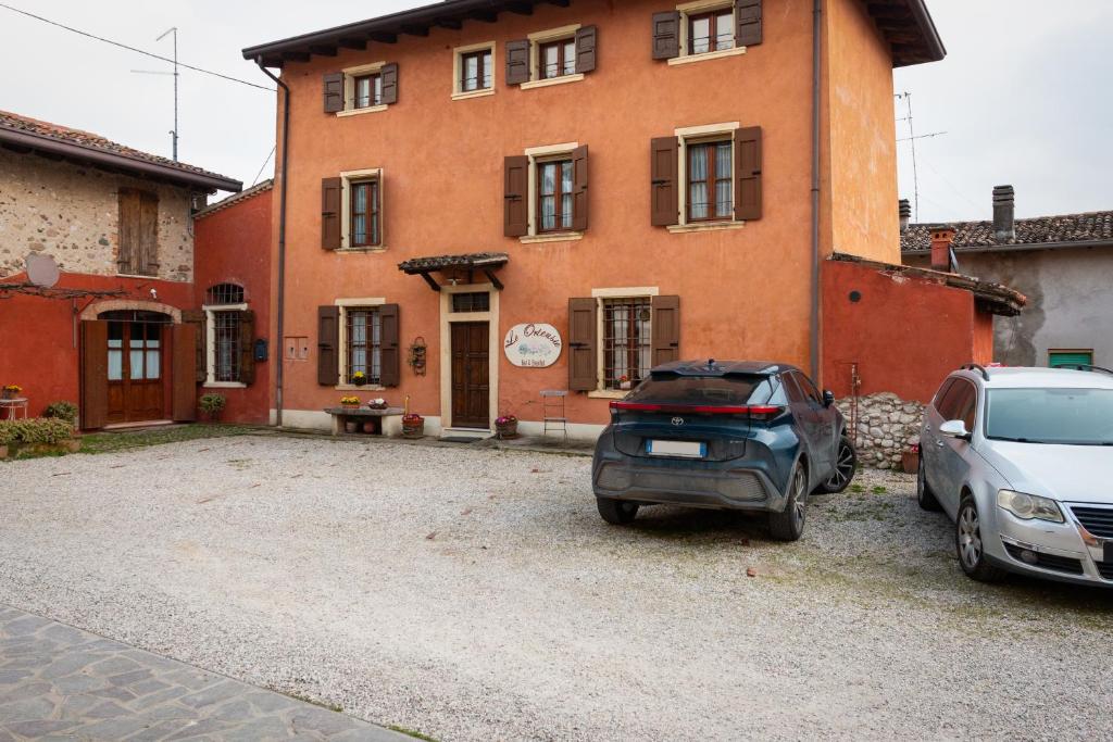 a car parked in front of a house at Le Ortensie Lago di Garda in Monzambano