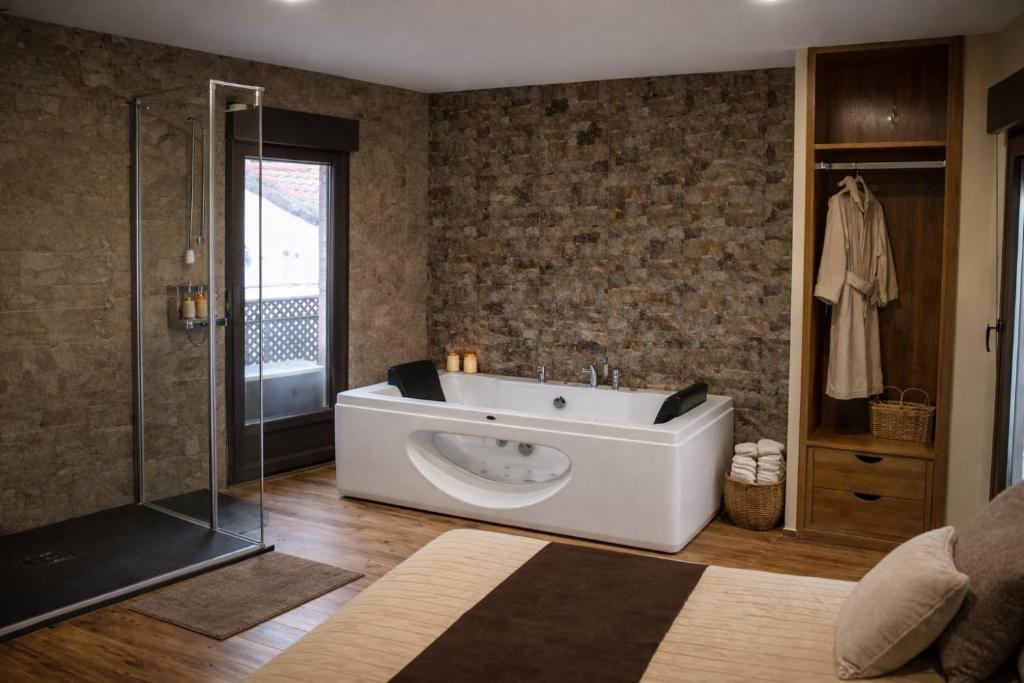 Casa Rural Casa de Chocolate - Jacuzzi privado en la habitación en Cuevas del Valle