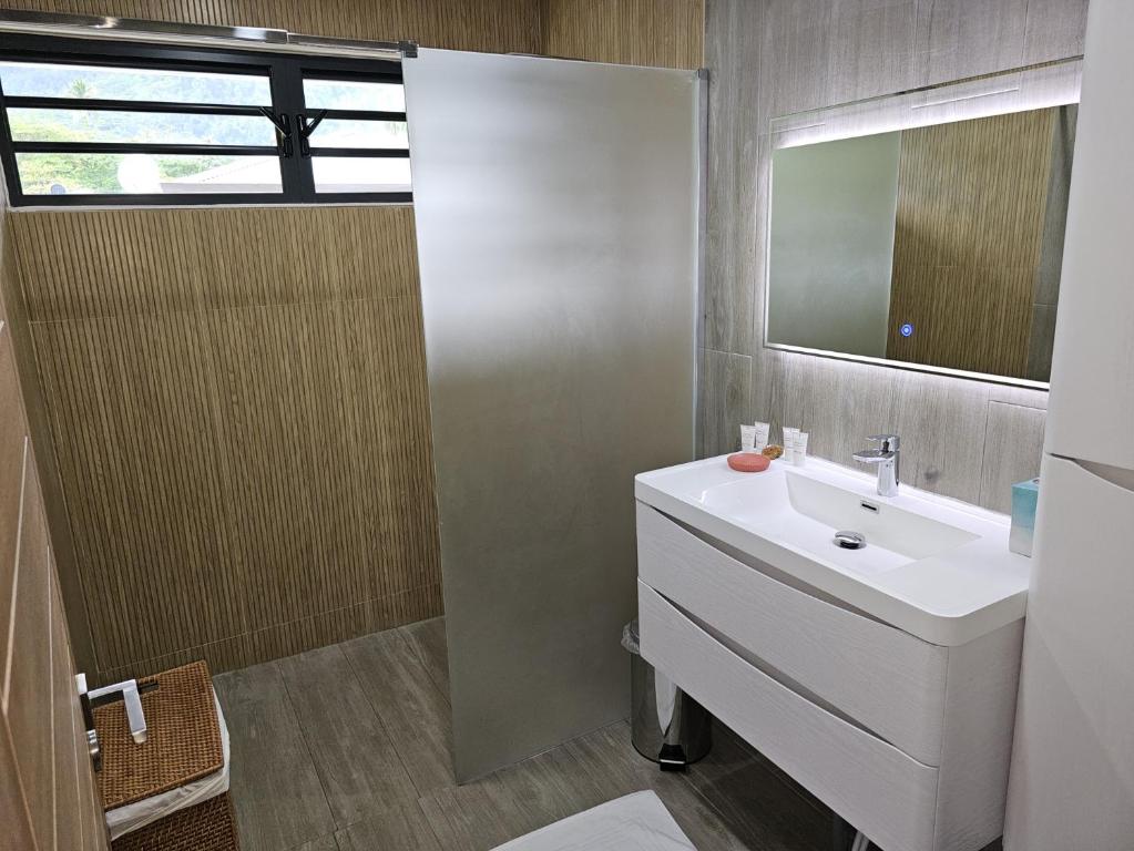 Raina Lodge Moorea Haapiti - Fare Oriana - Piscine privée - Vue lagon - photo 11 - Moorea, Polynésie