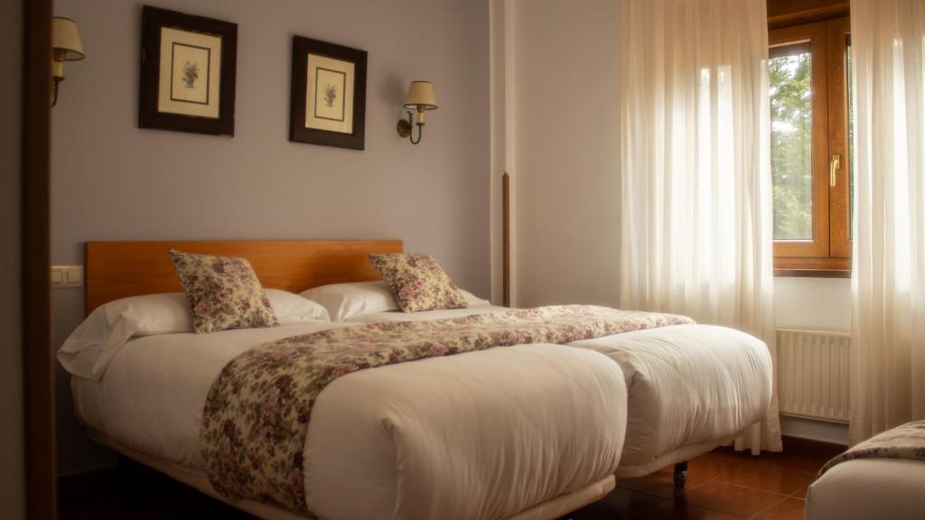 Hotel El Angliru - Double Room With Extra Bed