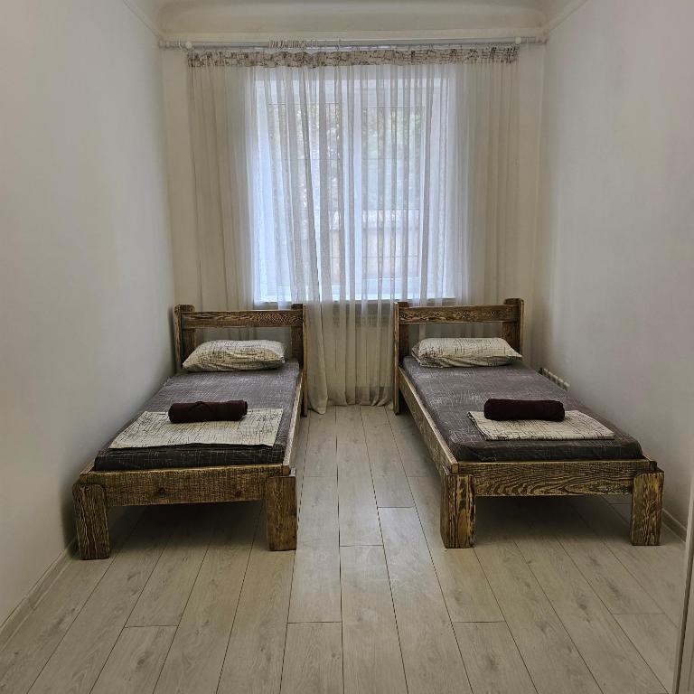 Чотирьохкімнатний люкс на Дзержинці за адресою Липнева 6 фото 2